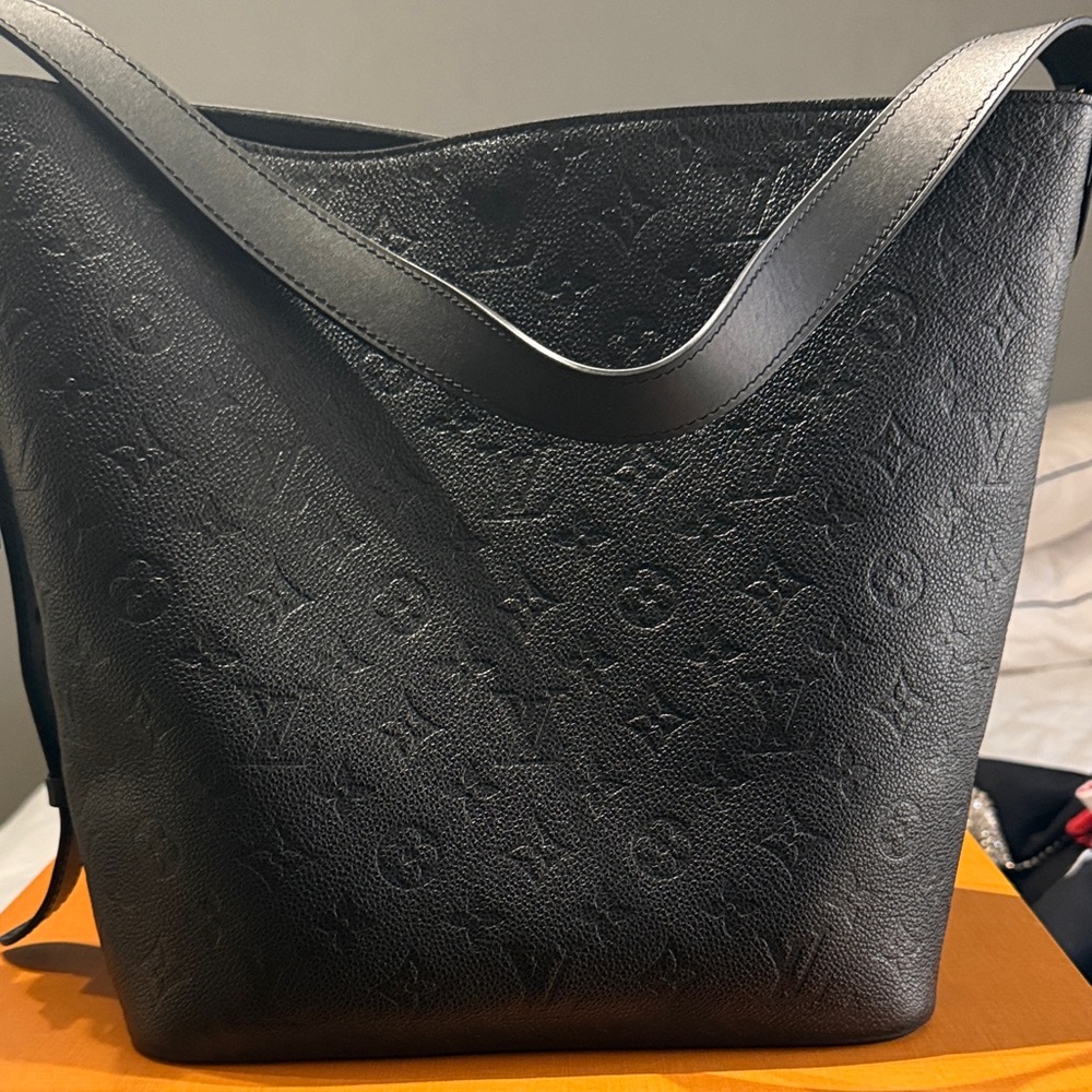 Louis Vuitton All in GM Monogram Empreinte Excellent Condition/with box
